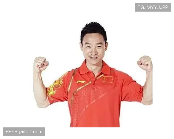 杨威退役后这身材管理也太狠了，体操老将私下还在练倒立？