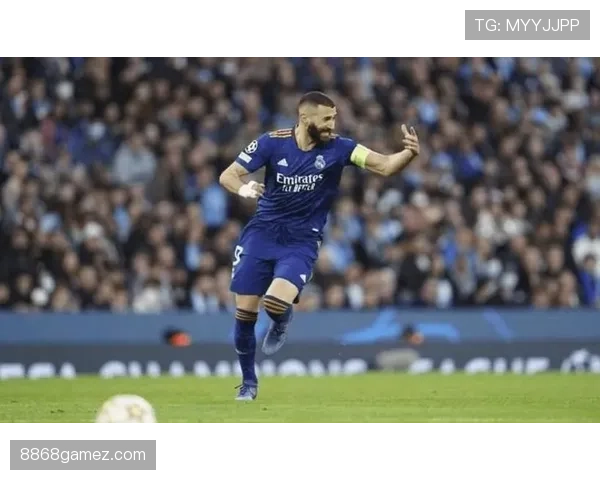 本泽马与阿圭罗的终结效率差异：战术角色如何塑造射手表现