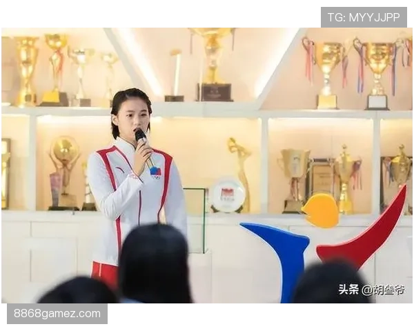 陈芋汐训练场背名牌包，队友瞬间变群众演员我笑不出来